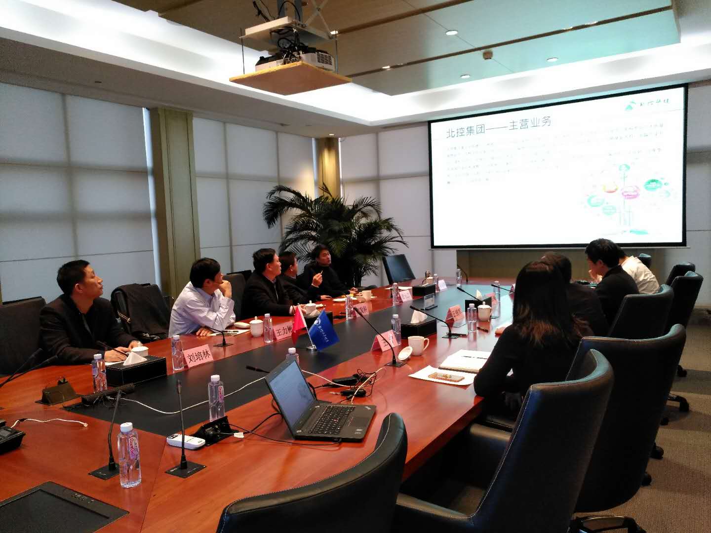 冯总陪同灵石县相关领导与北控医疗集团进行投资洽谈