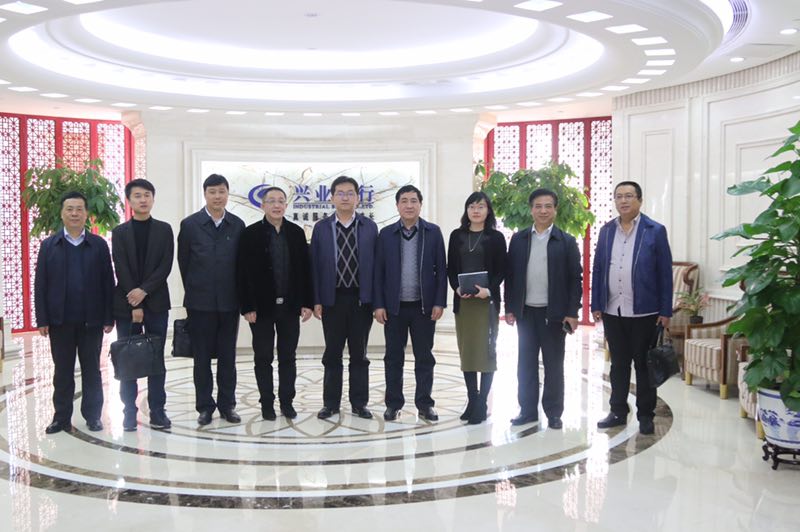 冯总陪同灵石县副县长史英魁与兴业银行进行业务洽谈